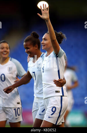 England's Jodie Taylor feiert zweiten Ziel ihrer Seite des Spiels zählen während der FIFA 2019 Weltmeisterschaft der Frauen Qualifikationsspiel in Prenton Park, Birkenhead. Stockfoto