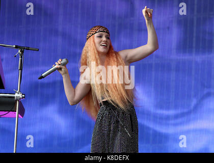 Bilder vom ersten Tag der V Festival im Hylands Park in Chelmsford, Essex, England am Samstag, den 19. August 2017 (Fotos von Ian Denergieanlagen/wann Mit): Jess glynne Wo: Essex, Großbritannien Wann: 19 Aug 2017 Quelle: WENN.com Stockfoto