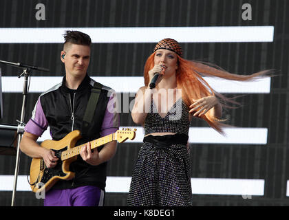 Bilder vom ersten Tag der V Festival im Hylands Park in Chelmsford, Essex, England am Samstag, den 19. August 2017 (Fotos von Ian Denergieanlagen/wann Mit): Jess glynne Wo: Essex, Großbritannien Wann: 19 Aug 2017 Quelle: WENN.com Stockfoto