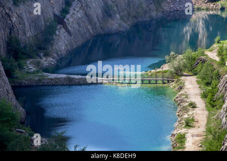 Blaue Lagune an der Unterseite des Areat Amerika Canyon, Tschechische Republik. Stockfoto