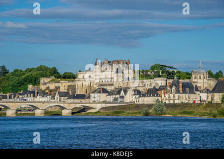 Frankreich, Center-Val de Loire, Amboise an der Loire mit Château d'Amboise, Pont du Maréchal Leclerc und ich werde e d'oder Insel Stockfoto