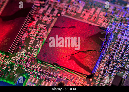 Risse CPU (Prozessor, defekte CPU) auf Platine - USA Stockfoto