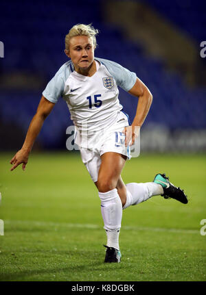 England's Isobel Christiansen während der FIFA 2019 Weltmeisterschaft der Frauen Qualifikationsspiel in Prenton Park, Birkenhead. Stockfoto