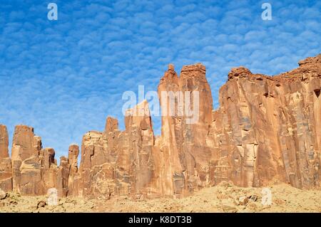 hHll namens Jack Bridger in Indian Creek in der Nähe von Canyonlands, Utah, USA. Stockfoto