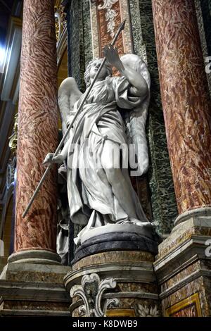 Statue des Erzengels Michael in die St Paul's Kathedrale, auch als Mdina Cathedral, Mdina, Malta, Europa bekannt. Stockfoto