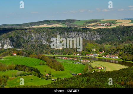Elbsandsteingebirge, Kurort Rathen und Bastei massiv, Kurort Rathen und Basteimassiv Stockfoto
