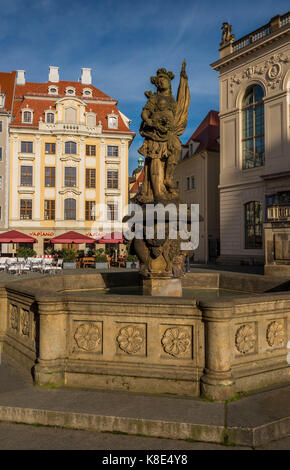 Dresden, Türkenbrunnen und rekonstruiertes Dinglingerhaus im J?denhof, Türkenbrunnen und rekonstruiertes Dinglingerhaus am Jüdenhof Stockfoto