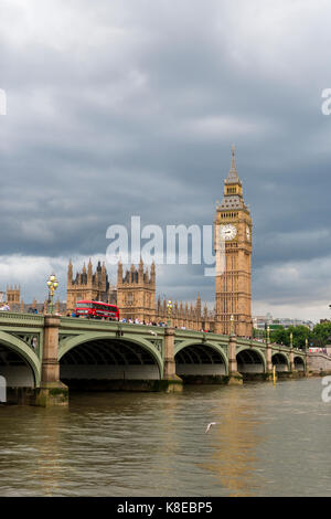 Blick auf die Themse, die Westminster Bridge, London, England, Großbritannien, Houses of Parliament, Big Ben Stockfoto