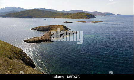 Luftaufnahme der Inseln Finocchiarola, Mezzana, A Terra, Halbinsel Cap Corse, Korsika. Tyrrhenische See, Unbewohnte Inseln Stockfoto