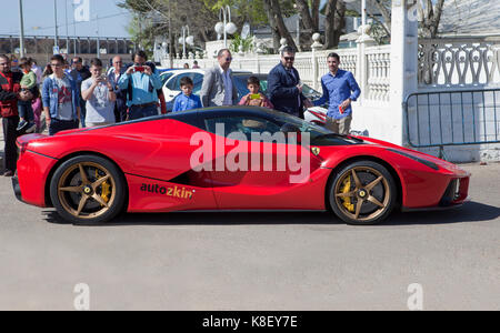 BADAJOZ, SPANIEN - 14. MÄRZ 2015: Ferrari Auto Show in Badajoz Stadt auf Complejo Alcantara Resorts, 14. März 2015. Ferrari auto Eingabe Resort Einrichtungen Stockfoto