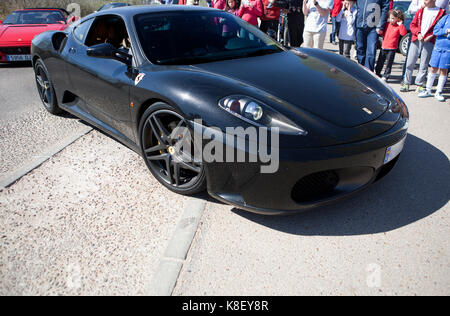 BADAJOZ, SPANIEN - 14. MÄRZ 2015: Ferrari Auto Show in Badajoz Stadt auf Complejo Alcantara Resorts, 14. März 2015. Ferrari Eingabe resort Facil Stockfoto