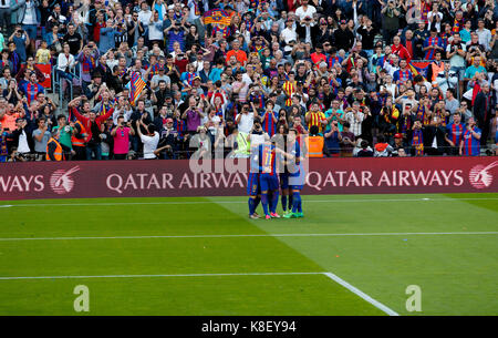 Barcelona gegen Villarreal im Camp Nou - 6. Mai 2017. Barcelona Spieler feiern Tor durch Leo Messi. Stockfoto