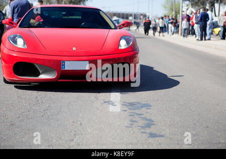 BADAJOZ, SPANIEN - 14. MÄRZ 2015: Ferrari Auto Show in Badajoz Stadt auf Complejo Alcantara Resorts, 14. März 2015. Ferrari auto Eingabe Resort Einrichtungen Stockfoto