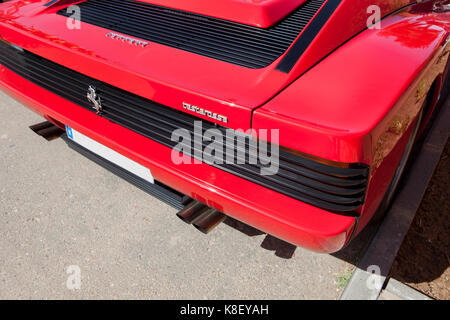 BADAJOZ, SPANIEN - 14. MÄRZ 2015: Ferrari Auto Show in Badajoz Stadt auf Complejo Alcantara Resorts, 14. März 2015. Ferrari Testarossa Boot- und Auspuffanlage p Stockfoto