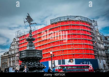 Piccadilly Lights, die weltbekannten beleuchteten Werbetafeln, werden vor dem Einschalten im Herbst 2017 einem Hightech-Upgrade und einer Überarbeitung unterzogen. Stockfoto