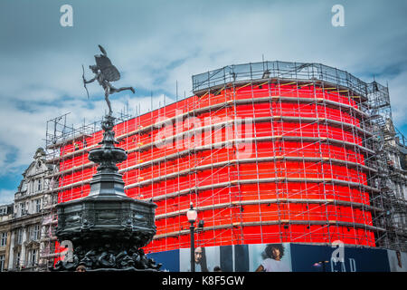 Piccadilly Lichter, der Weltberühmten beleuchtete Werbetafeln, die sich einer High-tech Upgrade- und Umarbeitung vor dem Einschalten im Herbst 2017. Stockfoto