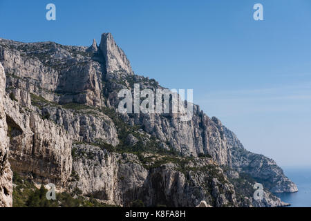 La candelle rock Calanque de sugiton, Calanques Nationalpark, Südfrankreich. Stockfoto