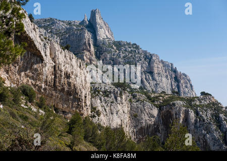 La candelle rock Calanque de sugiton, Calanques Nationalpark, Südfrankreich. Stockfoto