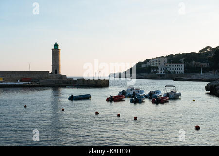 Leuchtturm in Cassis, Département Bouches-du-Rhône in der Provence - Alpes - Côte d'Azur in Südfrankreich Stockfoto