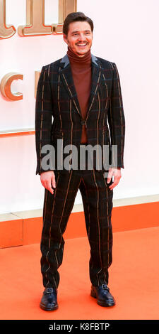 Leicester Square. London, Großbritannien. 18 Sep, 2017. Pedro Pascal bei der Ankunft im Kingsman: Der goldene Kreis Weltpremiere in London. Credit: Dinendra Haria/Alamy leben Nachrichten Stockfoto