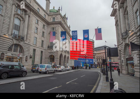 Piccadilly Circus, London, UK. 19. September 2017. Am frühen Morgen die Prüfung der neuen elektronischen Medien Board am Piccadilly Leuchten, die später im Herbst vorgestellt werden. Credit: Malcolm Park/Alamy Leben Nachrichten. Stockfoto