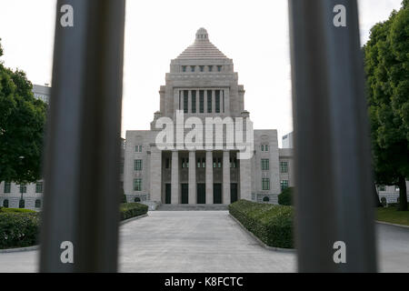 Tokio, Japan. 19. September 2017. Einen Überblick über die National Diet Gebäude am 19. September 2017, Tokio, Japan. Der japanische Ministerpräsident Shinzo Abe ist Planung das Unterhaus aufzulösen und ein Snap Wahl im nächsten Monat. Dies würde die ersten allgemeinen Wahlen seit 2014. Credit: Rodrigo Reyes Marin/LBA/Alamy leben Nachrichten Stockfoto