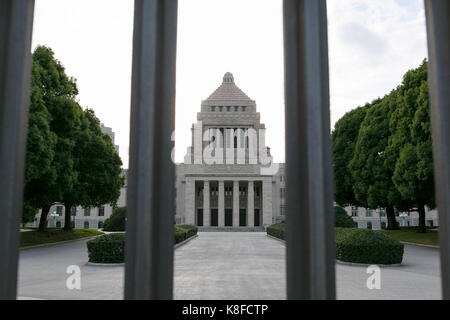 Tokio, Japan. 19. September 2017. Einen Überblick über die National Diet Gebäude am 19. September 2017, Tokio, Japan. Der japanische Ministerpräsident Shinzo Abe ist Planung das Unterhaus aufzulösen und ein Snap Wahl im nächsten Monat. Dies würde die ersten allgemeinen Wahlen seit 2014. Credit: Rodrigo Reyes Marin/LBA/Alamy leben Nachrichten Stockfoto