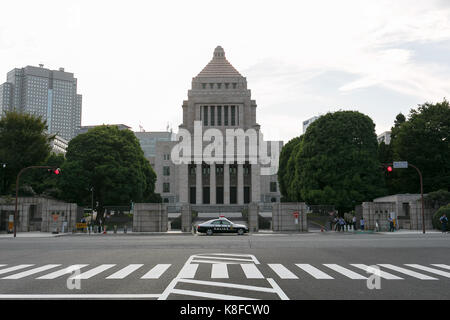 Tokio, Japan. 19. September 2017. Einen Überblick über die National Diet Gebäude am 19. September 2017, Tokio, Japan. Der japanische Ministerpräsident Shinzo Abe ist Planung das Unterhaus aufzulösen und ein Snap Wahl im nächsten Monat. Dies würde die ersten allgemeinen Wahlen seit 2014. Credit: Rodrigo Reyes Marin/LBA/Alamy leben Nachrichten Stockfoto