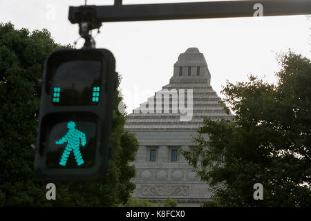 Tokio, Japan. 19. September 2017. Einen Überblick über die National Diet Gebäude am 19. September 2017, Tokio, Japan. Der japanische Ministerpräsident Shinzo Abe ist Planung das Unterhaus aufzulösen und ein Snap Wahl im nächsten Monat. Dies würde die ersten allgemeinen Wahlen seit 2014. Credit: Rodrigo Reyes Marin/LBA/Alamy leben Nachrichten Stockfoto