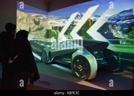 London, Großbritannien. 19 Sep, 2017. Automobilhersteller Jaguar präsentiert eine immersive Blick in die Zukunft auf einer Ausstellung mit der Bezeichnung 'Design Grenzen'' im Somerset House. Teil der London Design Festival, die Ausstellung zeigt Arbeiten von über 30 internationalen Designern. Credit: Stephen Chung/Alamy leben Nachrichten Stockfoto