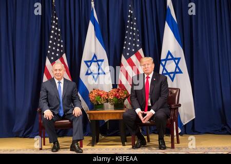 Us-Präsident Donald Trump trifft sich mit dem israelischen Ministerpräsidenten Benjamin Netanjahu am Rande der 72. Tagung der Generalversammlung der Vereinten Nationen am 18. September 2017 in New York City. Stockfoto