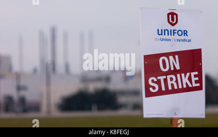 Ingersoll, Ontario, Kanada. 19 Sep, 2017. Zeichen aus der Unifor lokale 88 in Ingersoll., Sept., 19, 2017. Die Union ist im Streik nach General Motors Kanada nicht ihren Vertrag auf Sept., 17, 2017 erneuern. Credit: Mark Spowart/Alamy leben Nachrichten Stockfoto