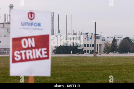 Ingersoll, Ontario, Kanada. 19 Sep, 2017. Zeichen aus der Unifor lokale 88 in Ingersoll., Sept., 19, 2017. Die Union ist im Streik nach General Motors Kanada nicht ihren Vertrag auf Sept., 17, 2017 erneuern. Credit: Mark Spowart/Alamy leben Nachrichten Stockfoto