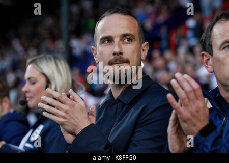 Birkenhead/Großbritannien. 19 Sep, 2017. England Manager Mark Sampson vor der FIFA WM 2019 Qualifikation Gruppe 1 Spiel zwischen England und Russland Frauen Frauen in Prenton Park am 19. September 2017 in Birkenhead, England. (Foto von Daniel Chesterton/phcimages.com) Credit: PHC Images/Alamy leben Nachrichten Stockfoto