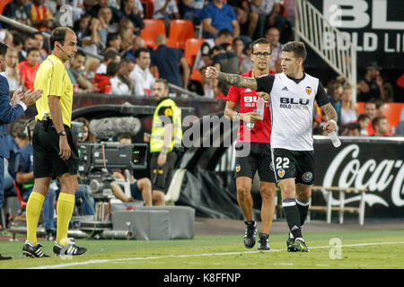 Valencia, Spanien. 19 Sep, 2017. #22 Santi Mina von Valencia CF und Spanisch feiert das erste Ziel für Valencia CF während der Santander Liga (Liga) im Stadium Mestalla zwischen Valencia CF und Malaga CF gespielt gezählt. September 19 2017. Quelle: AFP 7/Alamy leben Nachrichten Stockfoto