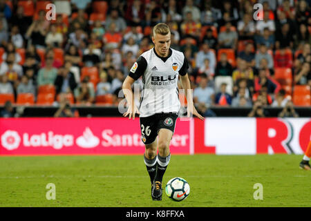 #26 Defender Antonio Latorre (Lato) von Valencia CF und Spanischen während der Santander Liga (Liga) im Stadium Mestalla zwischen Valencia CF und Malaga CF gespielt. September 19 2017. Stockfoto