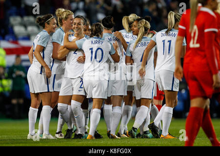 Birkenhead/Großbritannien. 19 Sep, 2017. Lucy Bronze von England feiert nach dem Scoring viertes Ziel ihrer Seite der Partitur 4-0 während der FIFA WM 2019 Qualifikation Gruppe 1 Spiel zwischen England und Russland Frauen Frauen in Prenton Park am 19. September 2017 in Birkenhead, England. (Foto von Daniel Chesterton/phcimages.com) Credit: PHC Images/Alamy leben Nachrichten Stockfoto