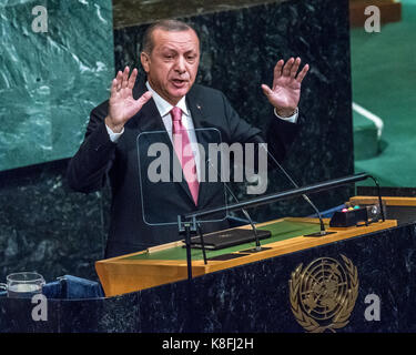 New York, USA. 19 Sep, 2017. Türkischen Präsidenten Recep Tayyip Erdogan Gesten, als er die Eröffnung der 72. Generalversammlung der Vereinten Nationen Adressen. Credit: Enrique Ufer/Alamy leben Nachrichten Stockfoto