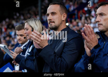 Birkenhead/Großbritannien. 19 Sep, 2017. England Manager Mark Sampson während der FIFA WM 2019 Qualifikation Gruppe 1 Spiel zwischen England und Russland Frauen Frauen in Prenton Park am 19. September 2017 in Birkenhead, England. (Foto von Daniel Chesterton/phcimages. Credit: PHC Images/Alamy leben Nachrichten Stockfoto