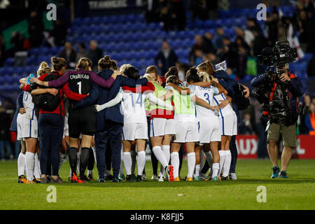 Birkenhead/Großbritannien. 19 Sep, 2017. England feiern nach der FIFA WM 2019 Qualifikation Gruppe 1 Spiel zwischen England und Russland Frauen Frauen in Prenton Park am 19. September 2017 in Birkenhead, England. (Foto von Daniel Chesterton/phcimages. Credit: PHC Images/Alamy leben Nachrichten Stockfoto