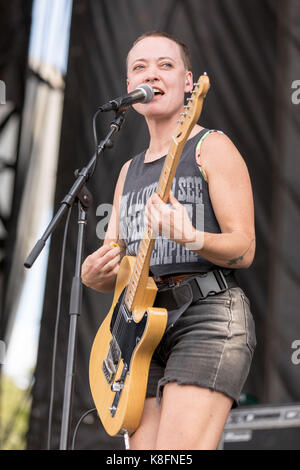Chicago, Illinois, USA. 16 Sep, 2017. ERICA FREAS von RVIVR während Riot Fest Musik Festival bei Douglas Park in Chicago, Illinois Credit: Daniel DeSlover/ZUMA Draht/Alamy leben Nachrichten Stockfoto