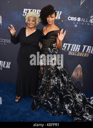 Los Angeles, USA. 19 Sep, 2017. Nichelle Nichols, Sonequa Martin-Green 041 Ankunft in die Star Trek Discovery Premiere ArcLight Theater in Los Angeles. September 19, 2017 Credit: Tsuni/USA/Alamy leben Nachrichten Stockfoto