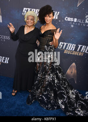 Los Angeles, USA. 19 Sep, 2017. Nichelle Nichols, Sonequa Martin-Green 040 Ankunft in die Star Trek Discovery Premiere ArcLight Theater in Los Angeles. September 19, 2017 Credit: Tsuni/USA/Alamy leben Nachrichten Stockfoto