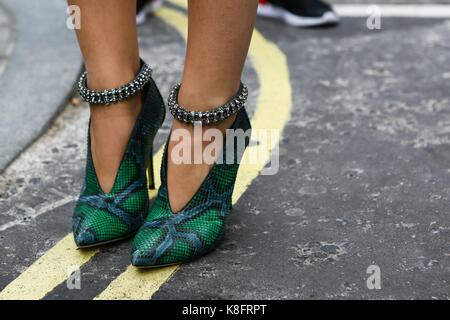 Blogger Tamara Kalinic posing außerhalb des Erdem Landebahn zeigen während der London Fashion Week - Sept. 18, 2017 - Foto: Start- und Landebahn Manhattan/Valentina Ranieri *** Für die redaktionelle Nutzung nur*** | Verwendung weltweit Stockfoto