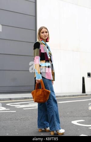 London, Grossbritannien. 18 Sep, 2017. Stylist Jenny Kennedy posing außerhalb des Erdem Landebahn zeigen während der London Fashion Week - Sept. 18, 2017 - Credit: Runway Manhattan/Valentina Ranieri *** Für die redaktionelle Nutzung nur*** | Verwendung weltweit/dpa/Alamy leben Nachrichten Stockfoto