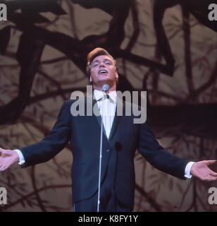 FRANK IFIELD australische Sänger im London Palladium über 1965. Foto: Tony Gale Stockfoto