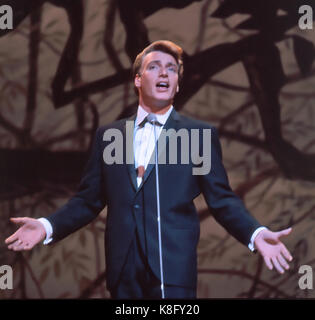 FRANK IFIELD australische Sänger im London Palladium über 1965. Foto: Tony Gale Stockfoto