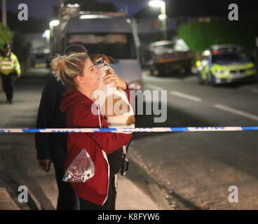 Sunbury on Thames Samstag, 16. September 2017 'Flüchtling fördern junge', 18, im Hafen von Dover über Parsons grüne Eimer Bombe verhaftet wurde zuerst von Pol gehalten Stockfoto