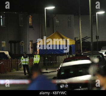 Sunbury on Thames Samstag, 16. September 2017 'Flüchtling fördern junge', 18, im Hafen von Dover über Parsons grüne Eimer Bombe verhaftet wurde zuerst von Pol gehalten Stockfoto