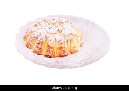 Käsekuchen auf weißem Hintergrund Stockfoto
